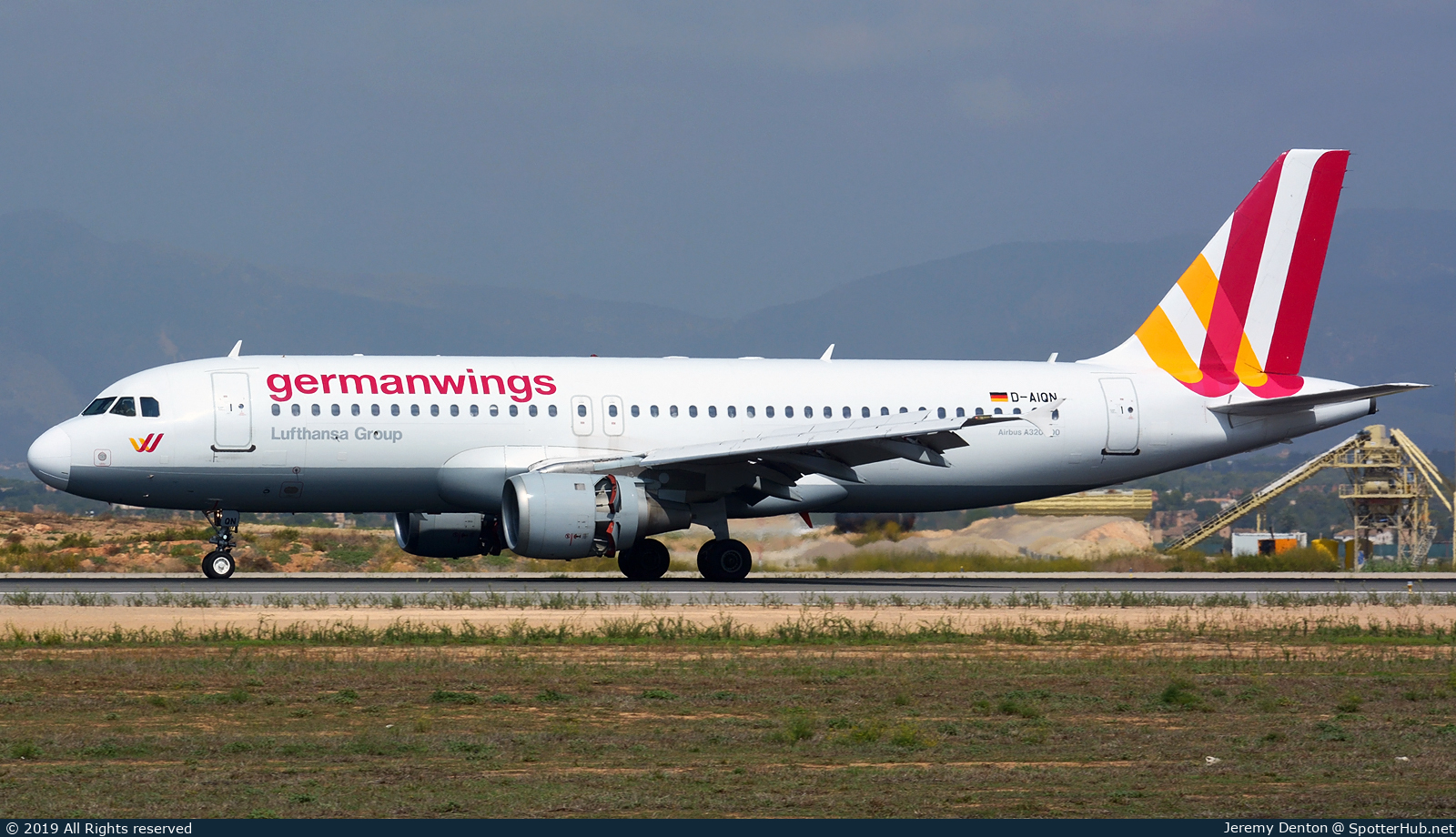 Photo of D-AIQN - Airbus A320-211 operated by Germanwings