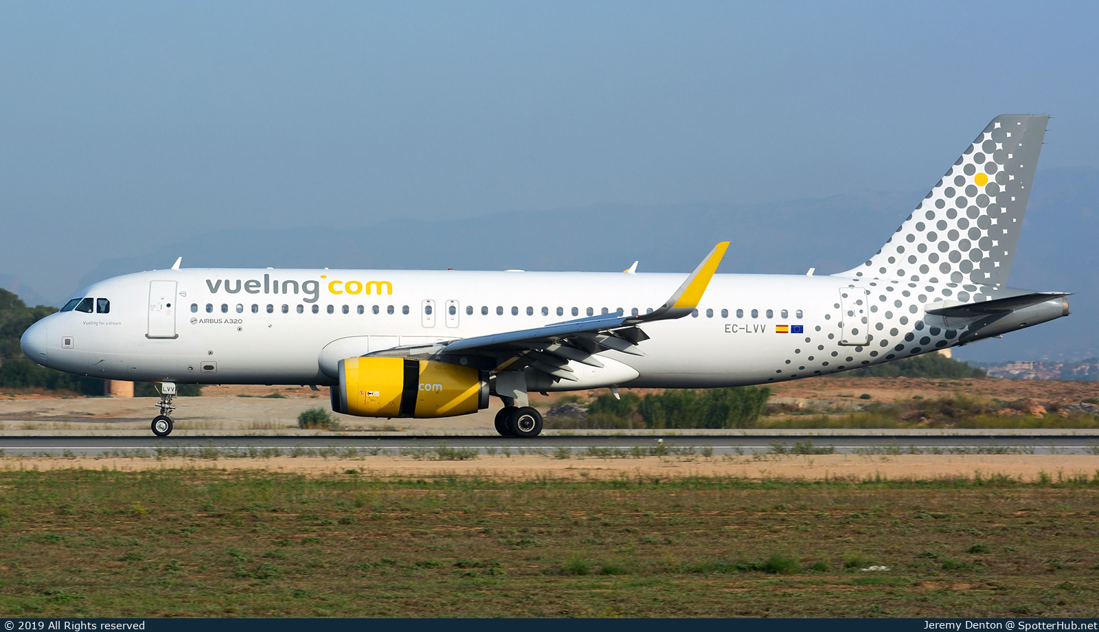 Photo of EC-LVV - Airbus A320-232 operated by Vueling