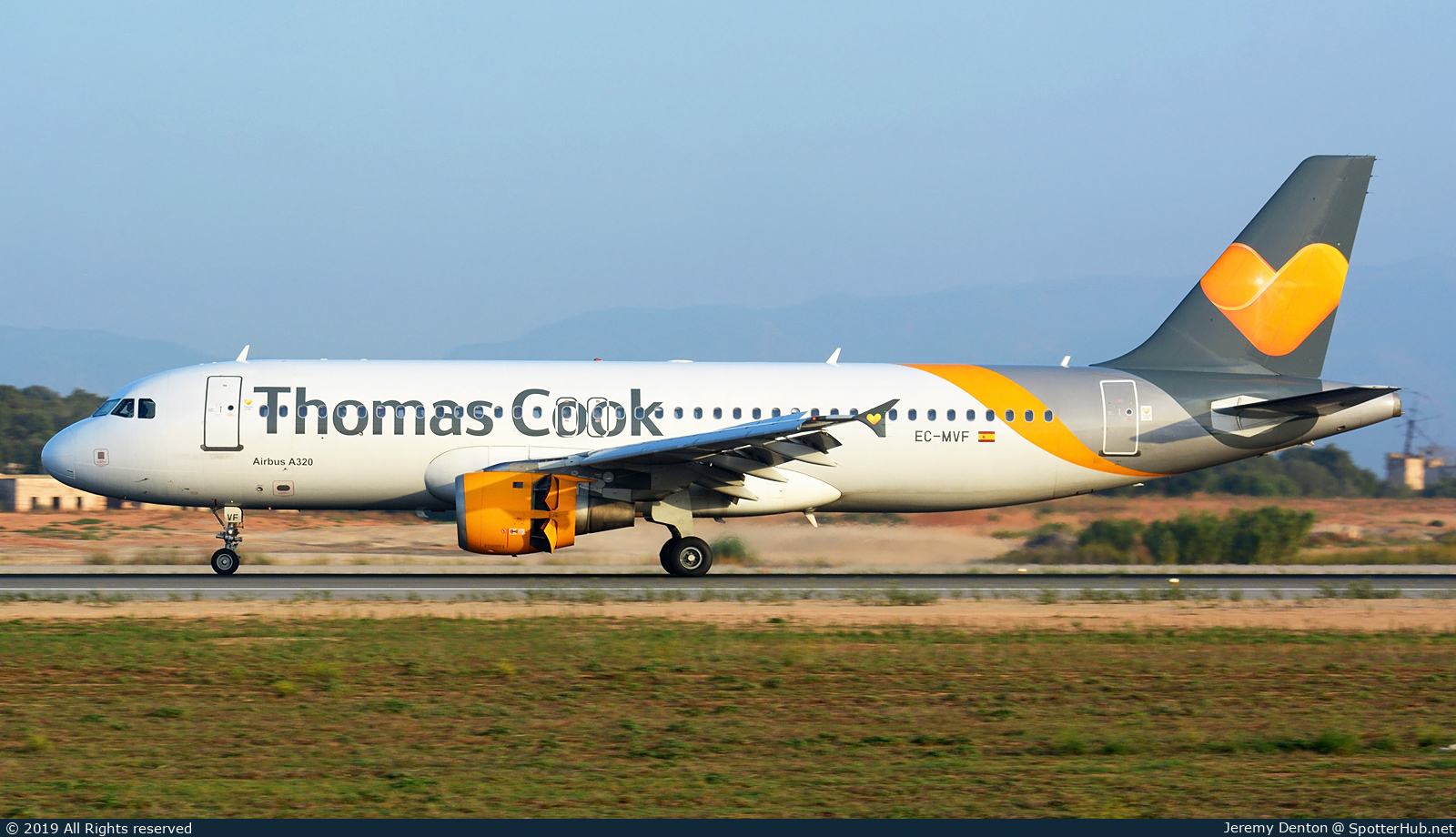Photo of EC-MVF - Airbus A320-212 operated by Thomas Cook Airlines Balearics