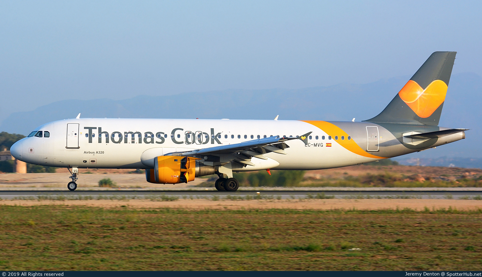 Photo of EC-MVG - Airbus A320-212 operated by Thomas Cook Airlines Balearics