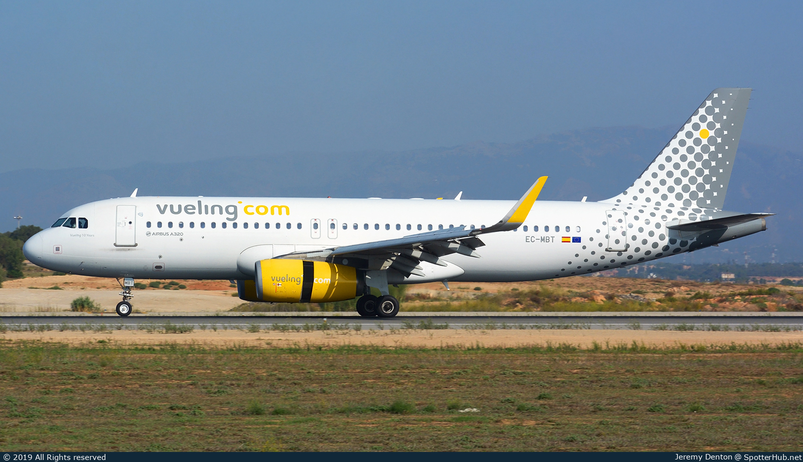 Photo of EC-MBT - Airbus A320-232 operated by Vueling