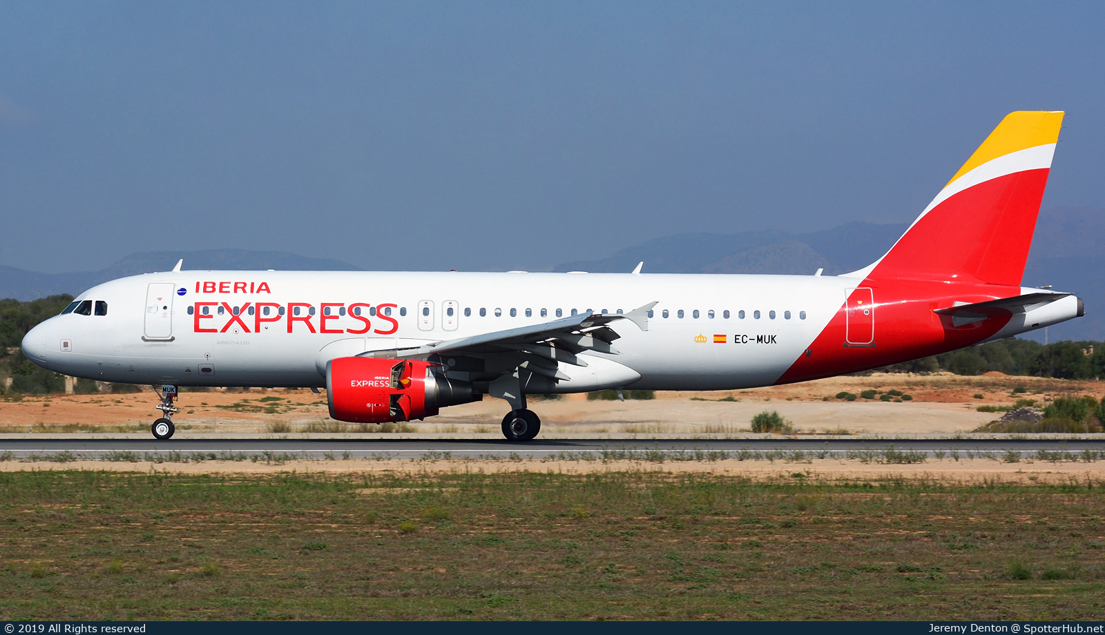 Photo of EC-MUK - Airbus A320-214 operated by Iberia Express