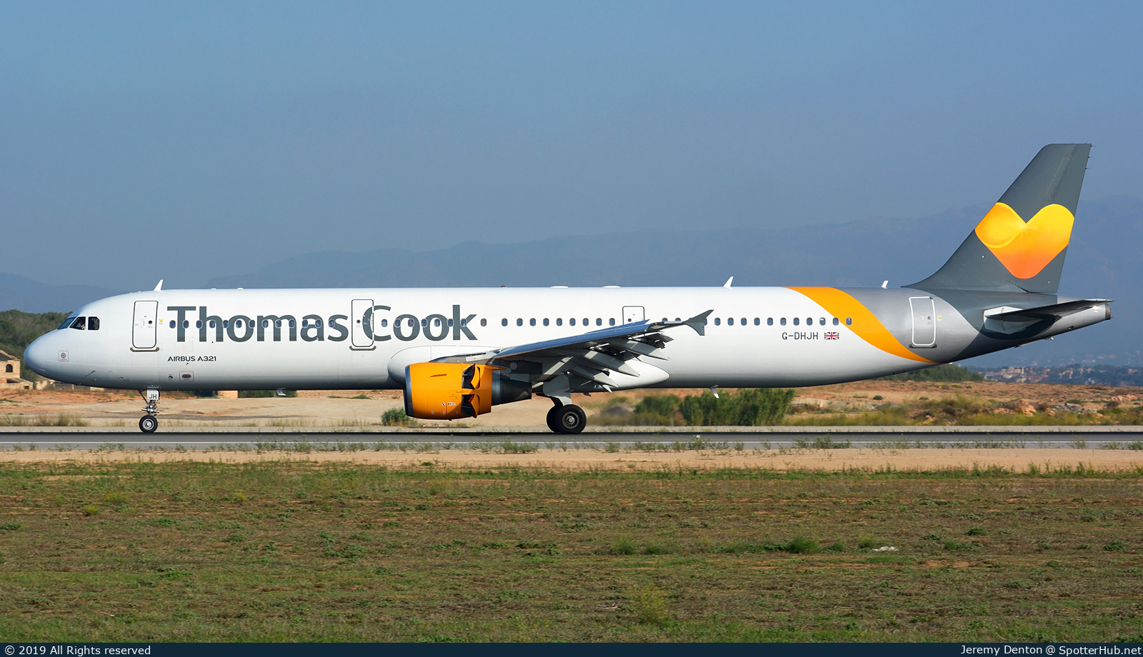 Photo of G-DHJH - Airbus A321-211 operated by Thomas Cook Airlines