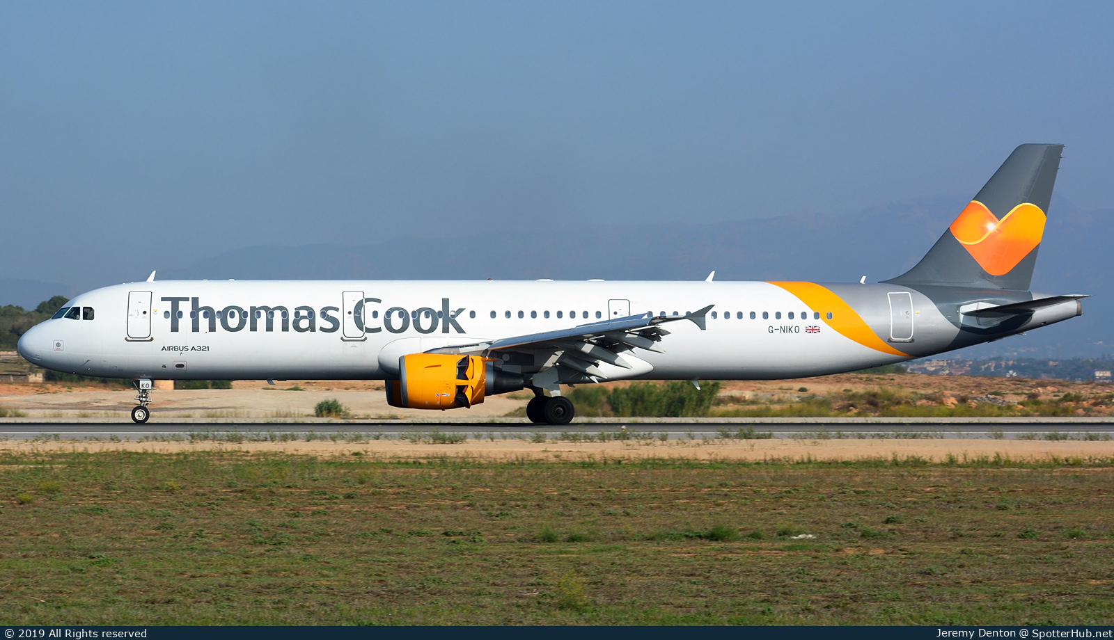 Photo of G-NIKO - Airbus A321-211 operated by Thomas Cook Airlines