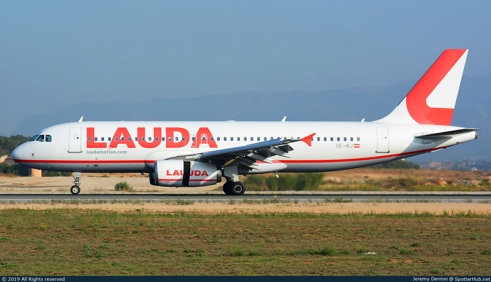 Photo of OE-IBJ - Airbus A320-232 operated by Laudamotion