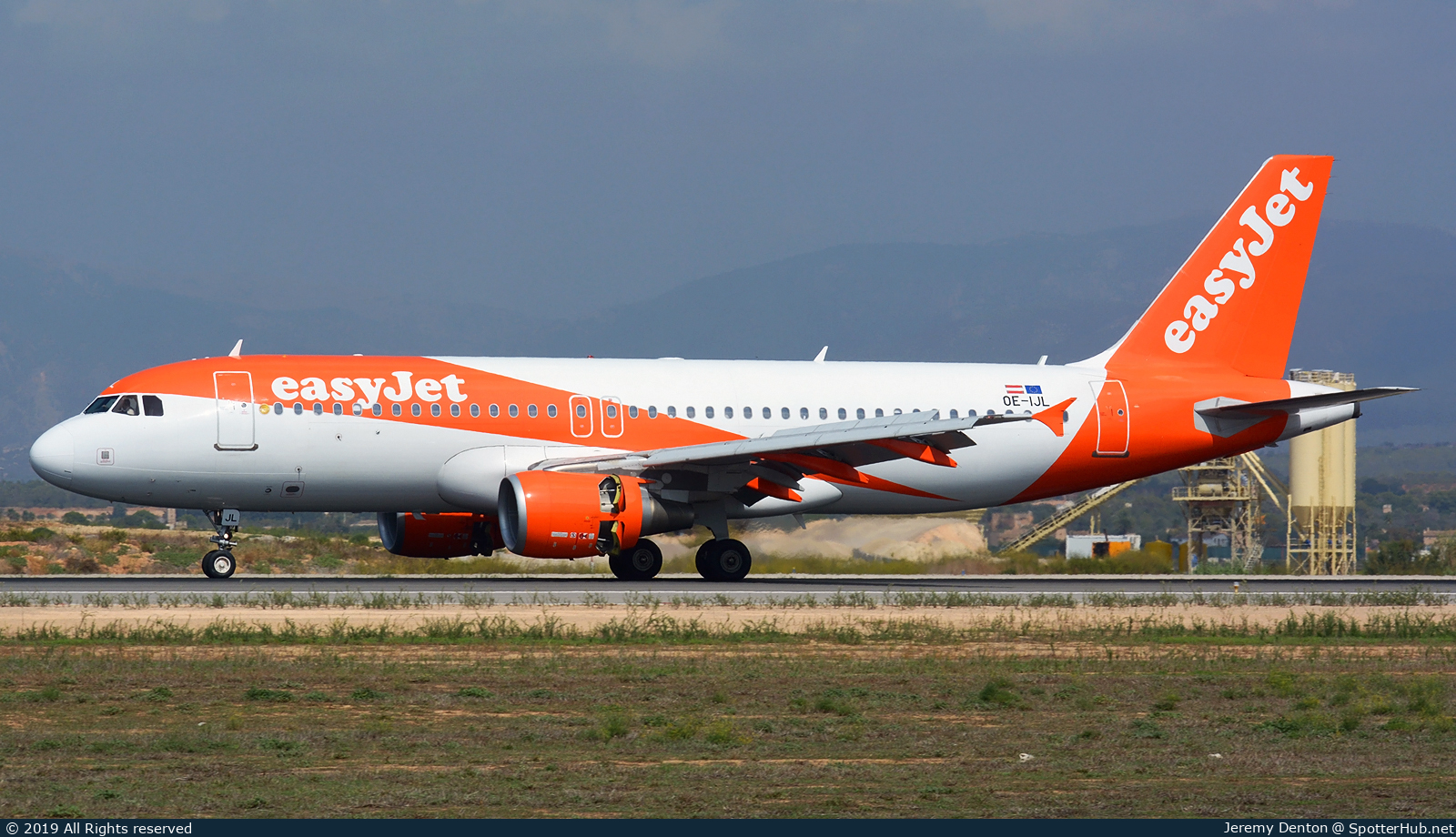 Photo of OE-IJL - Airbus A320-214 operated by easyJet Europe