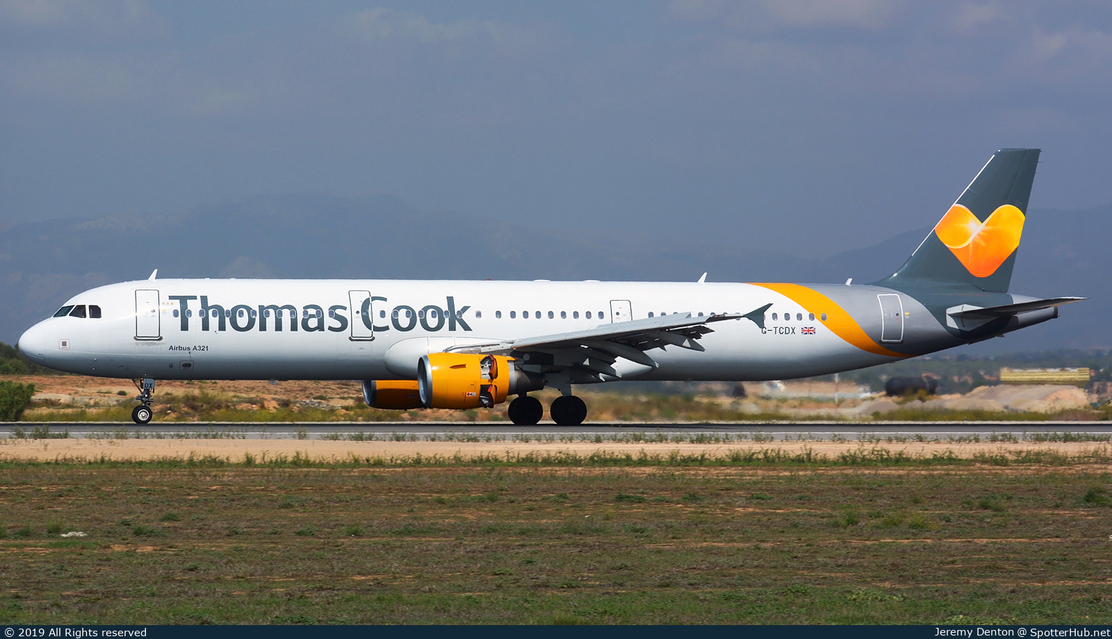 Photo of G-TCDX - Airbus A321-211 operated by Thomas Cook Airlines