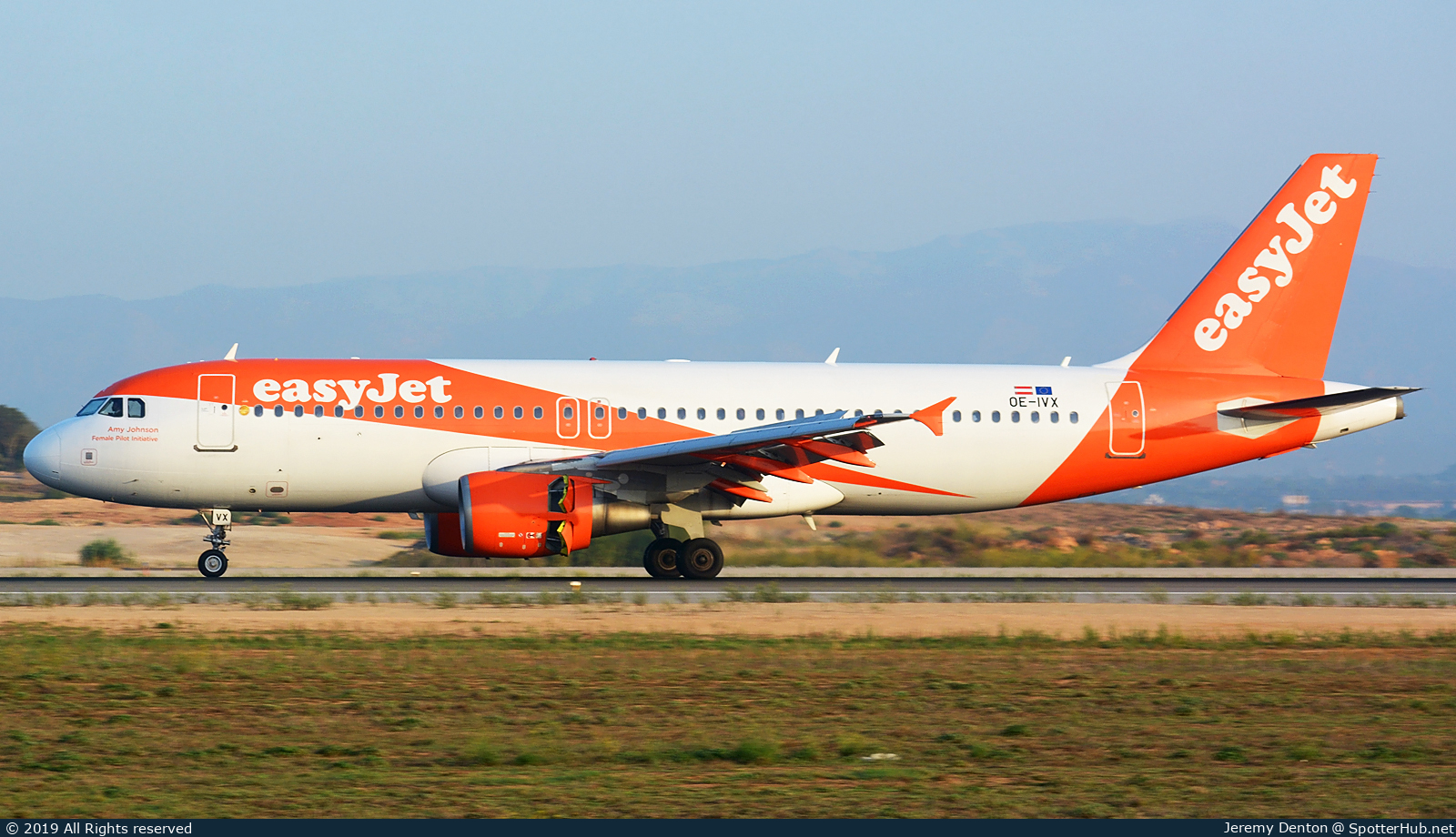 Photo of OE-IVX - Airbus A320-214 operated by easyJet Europe
