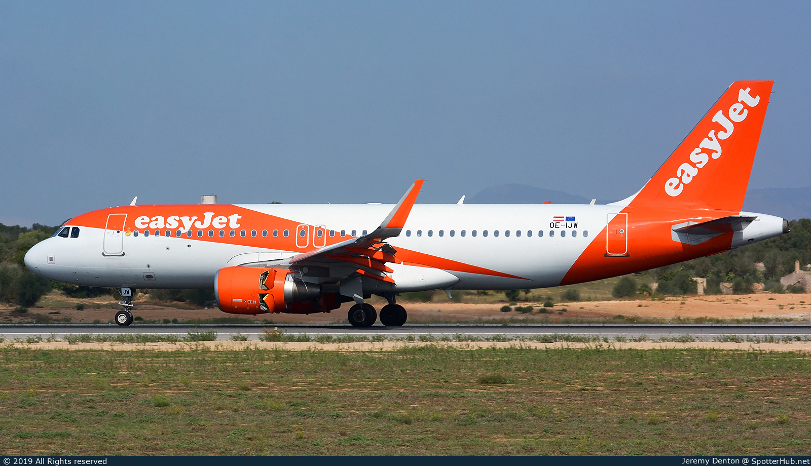 Photo of OE-IJW - Airbus A320-214 operated by easyJet Europe