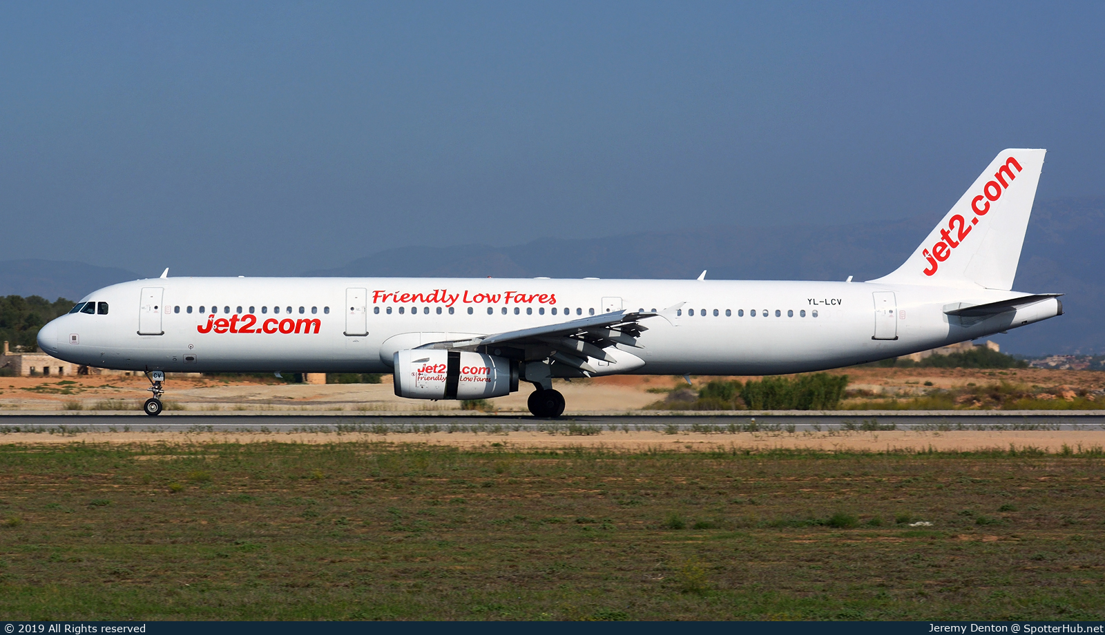 Photo of YL-LCV - Airbus A321-231 operated by Jet2 (opb SmartLynx Airlines)