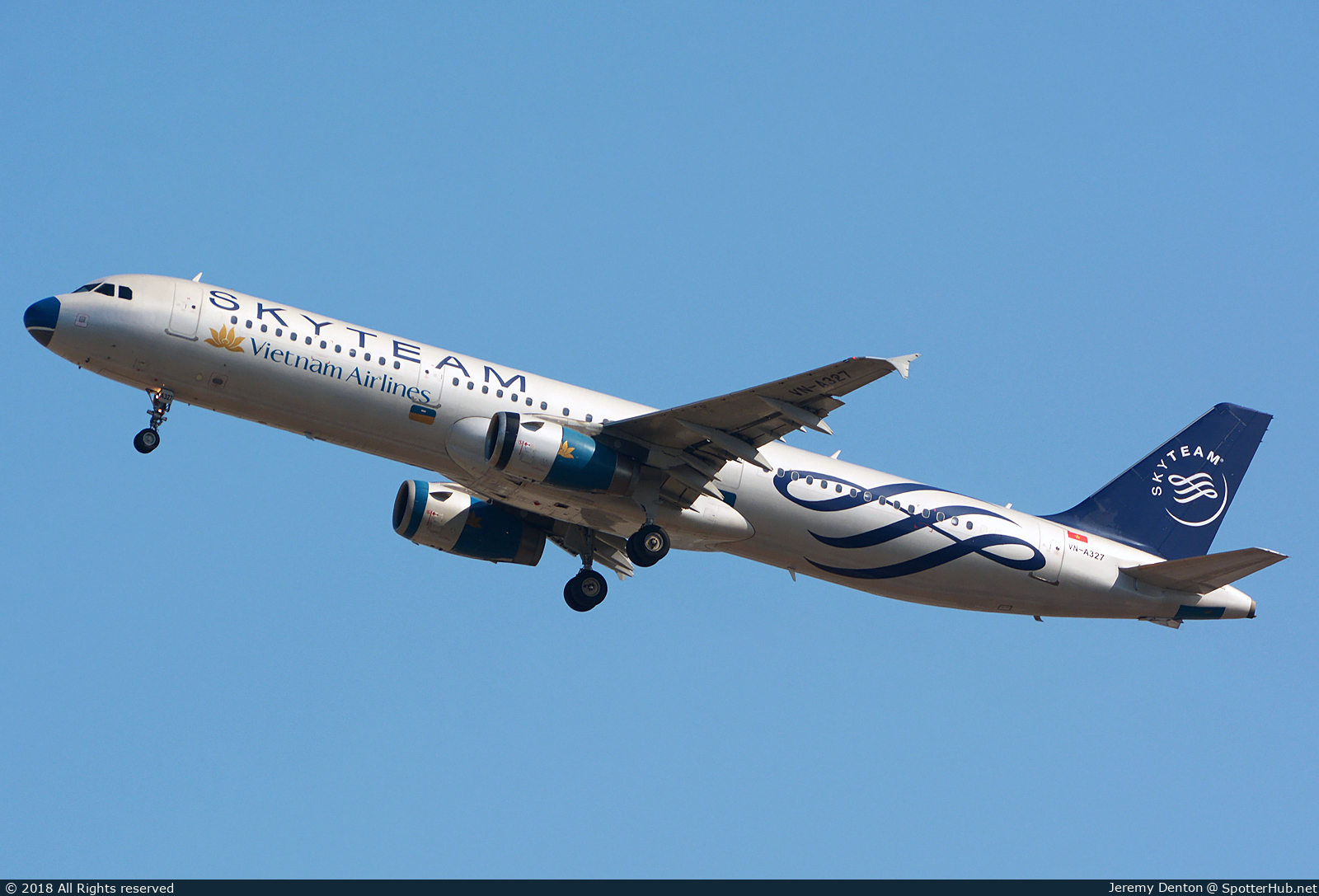 Photo of VN-A327 - Airbus A321-231 operated by Vietnam Airlines