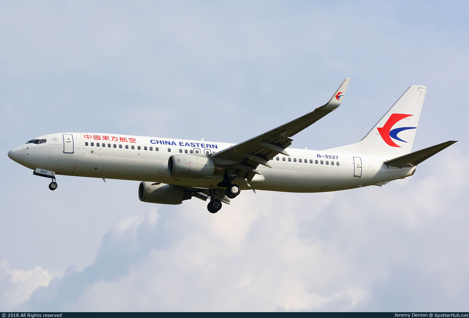 Photo of B-5527 - Boeing 737-89P operated by China Eastern Airlines