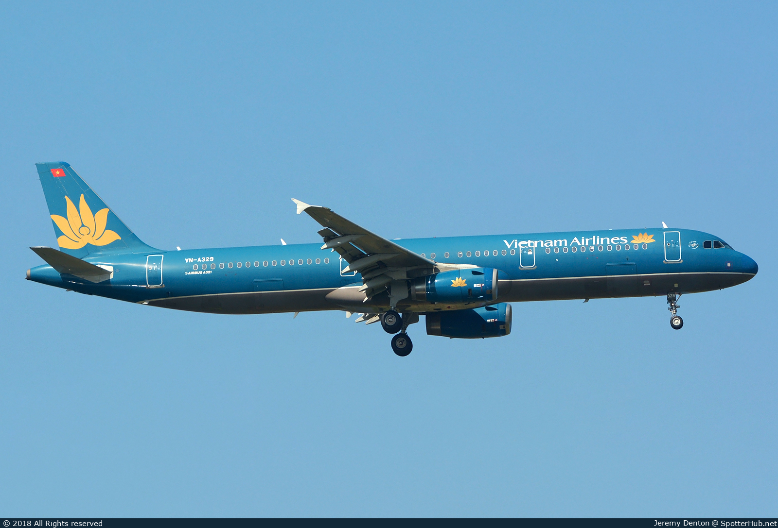 Photo of VN-A329 - Airbus A321-231 operated by Vietnam Airlines