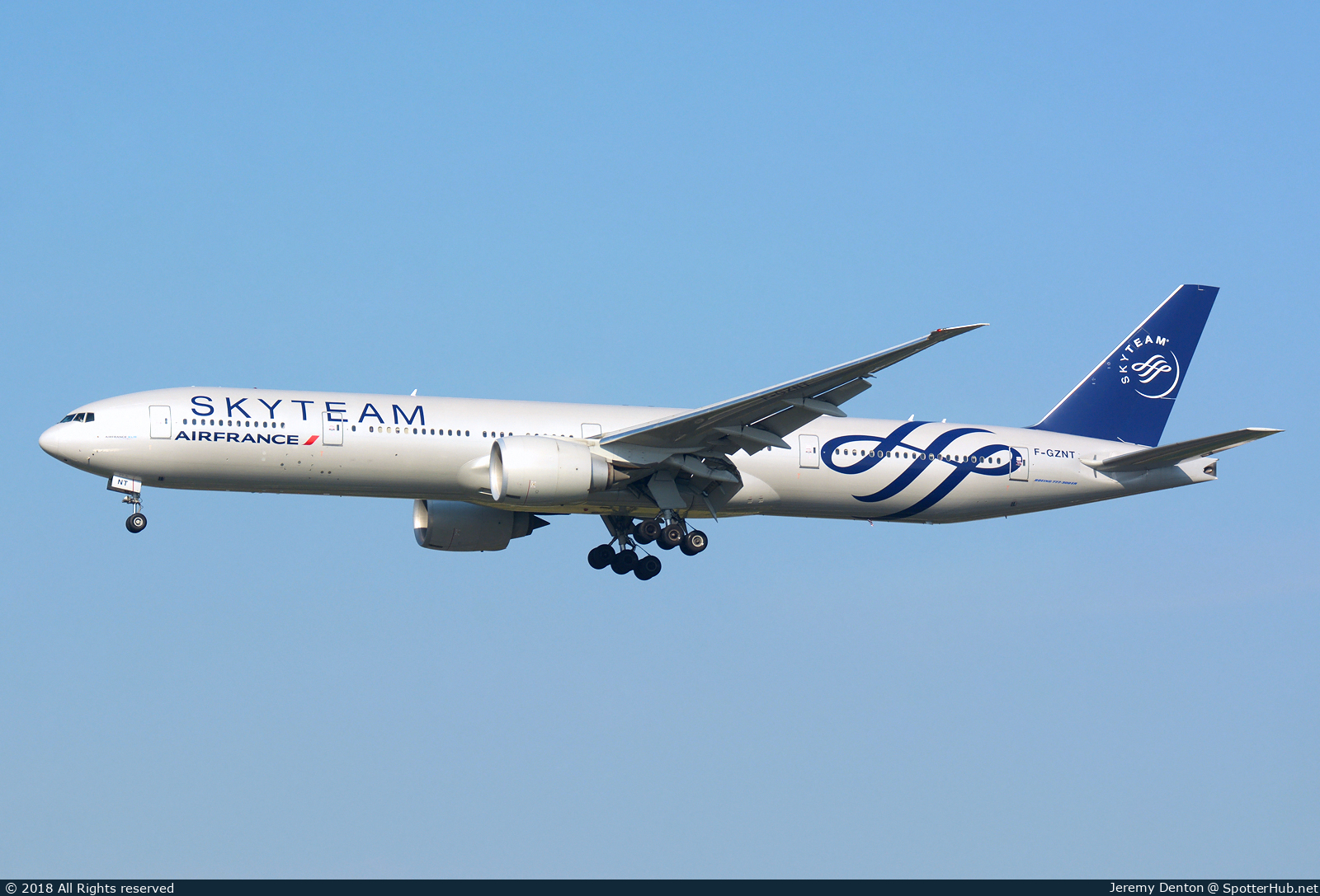 Photo of F-GZNT - Boeing 777-328(ER) operated by Air France