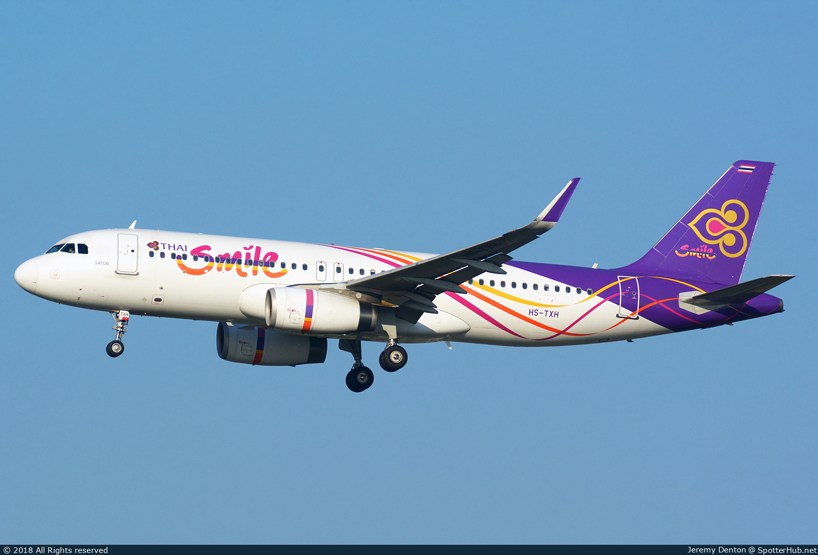 Photo of HS-TXH - Airbus A320-232 operated by Thai Smile