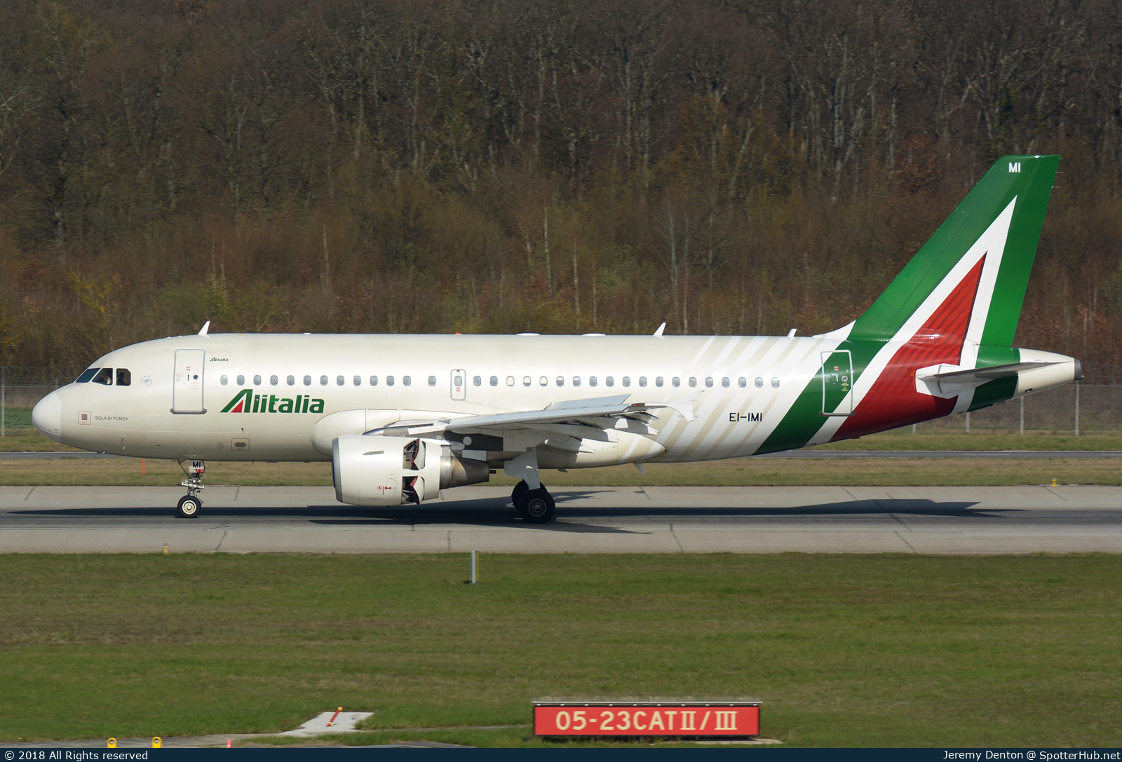 Photo of EI-IMI - Airbus A319-112 operated by Alitalia