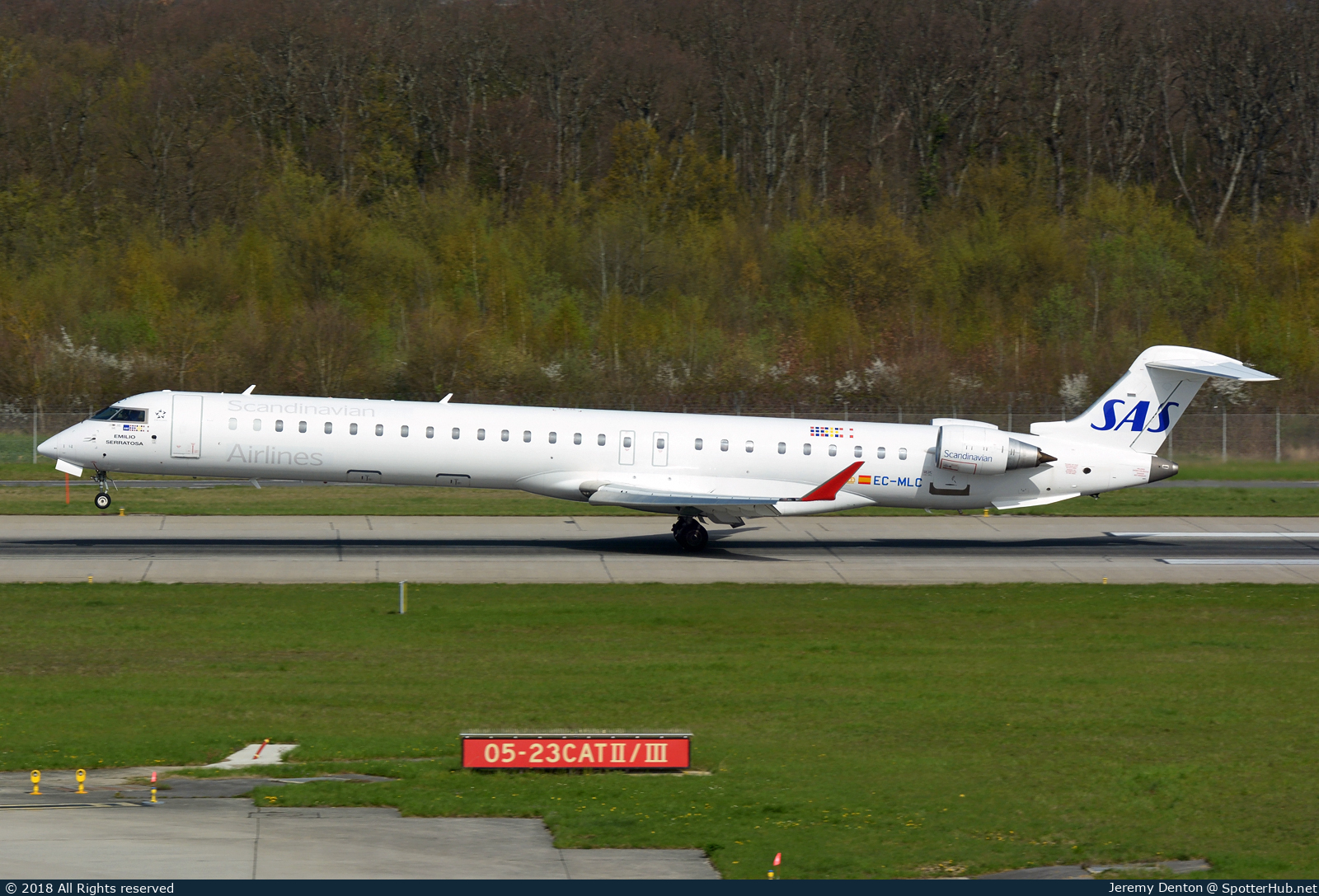 Photo of EC-MLC - Bombardier CRJ-1000 operated by SAS Scandinavian Airlines (opb Air Nostrum)