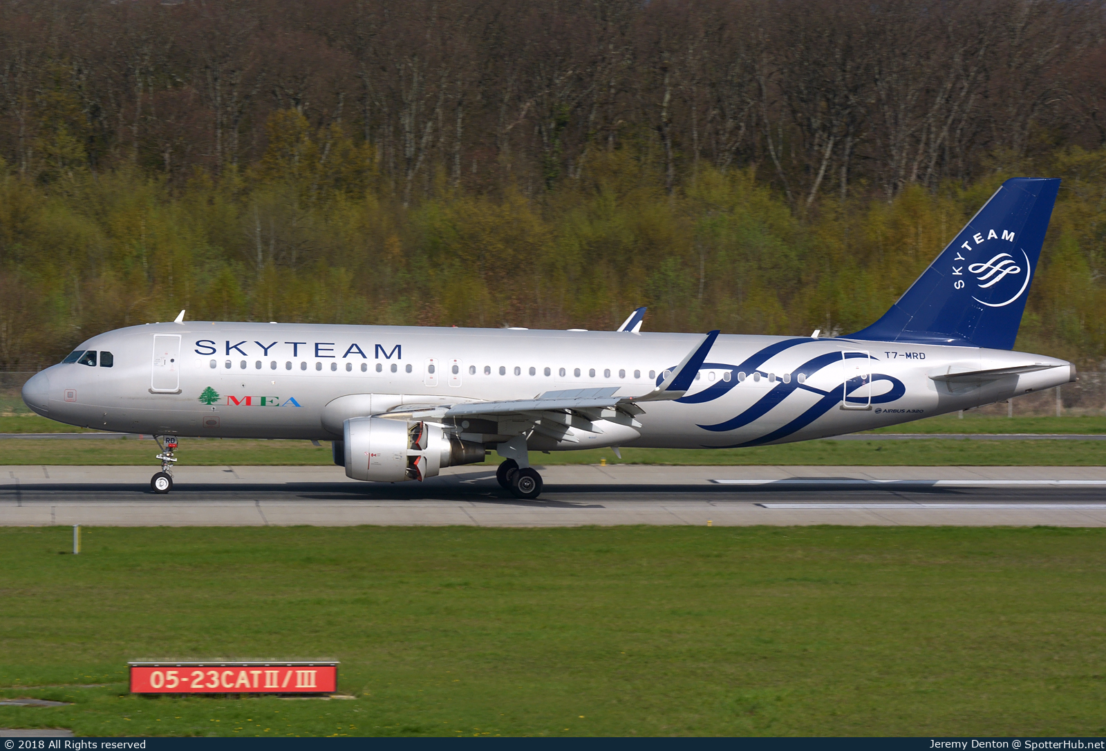 Photo of T7-MRD - Airbus A320-214 operated by MEA Middle East Airlines