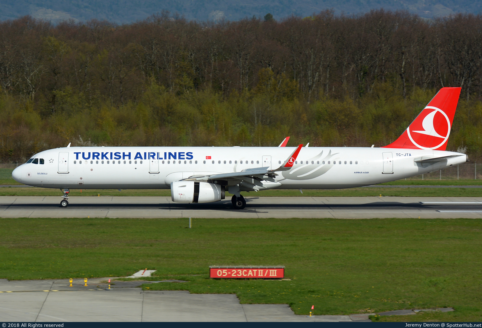 Photo of TC-JTA - Airbus A321-231 operated by Turkish Airlines