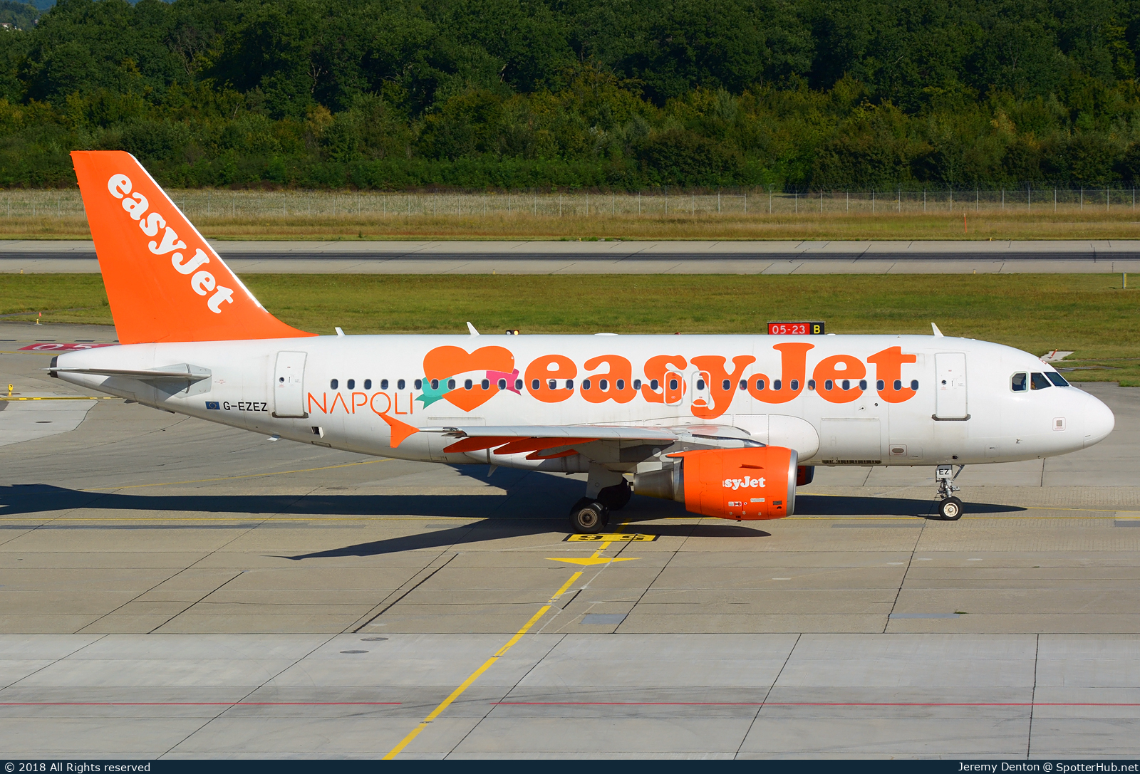Photo of G-EZEZ - Airbus A319-111 operated by easyJet