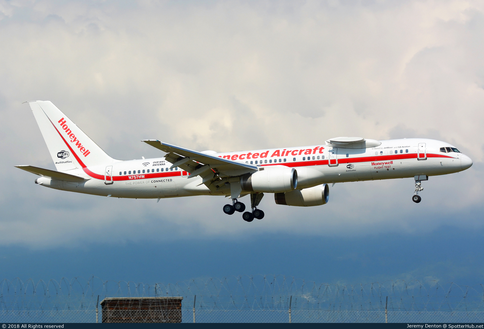 Photo of N757HW - Boeing 757-225 operated by Honeywell International Inc.