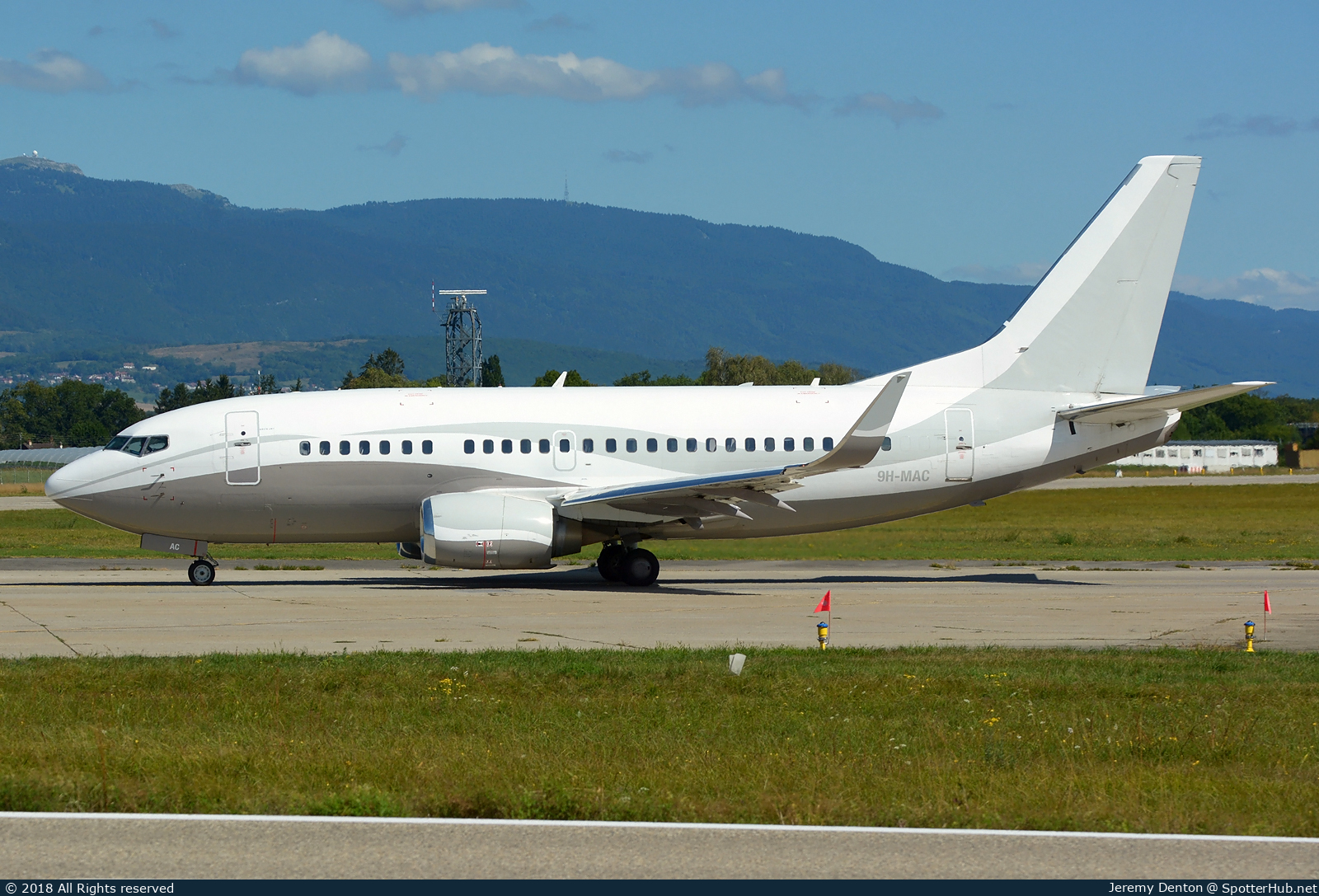 Photo of 9H-MAC - Boeing 737-548 operated by Oryx Jet (opb Maleth-Aero)