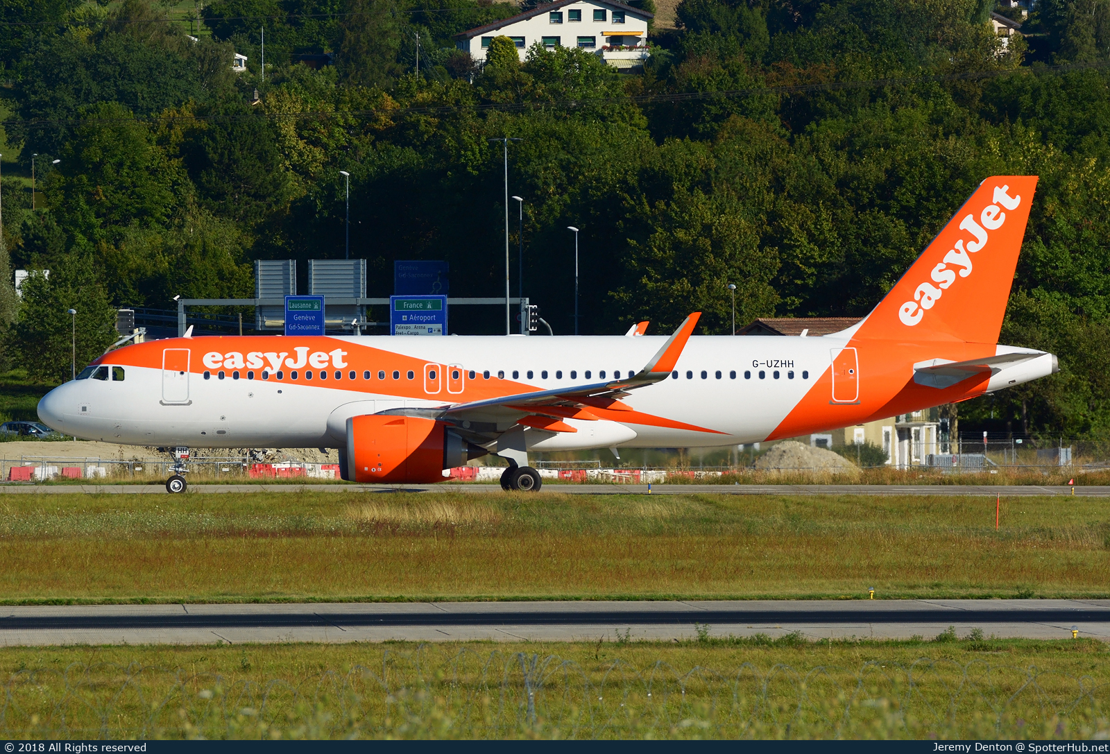 Photo of G-UZHH - Airbus A320-251N operated by easyJet