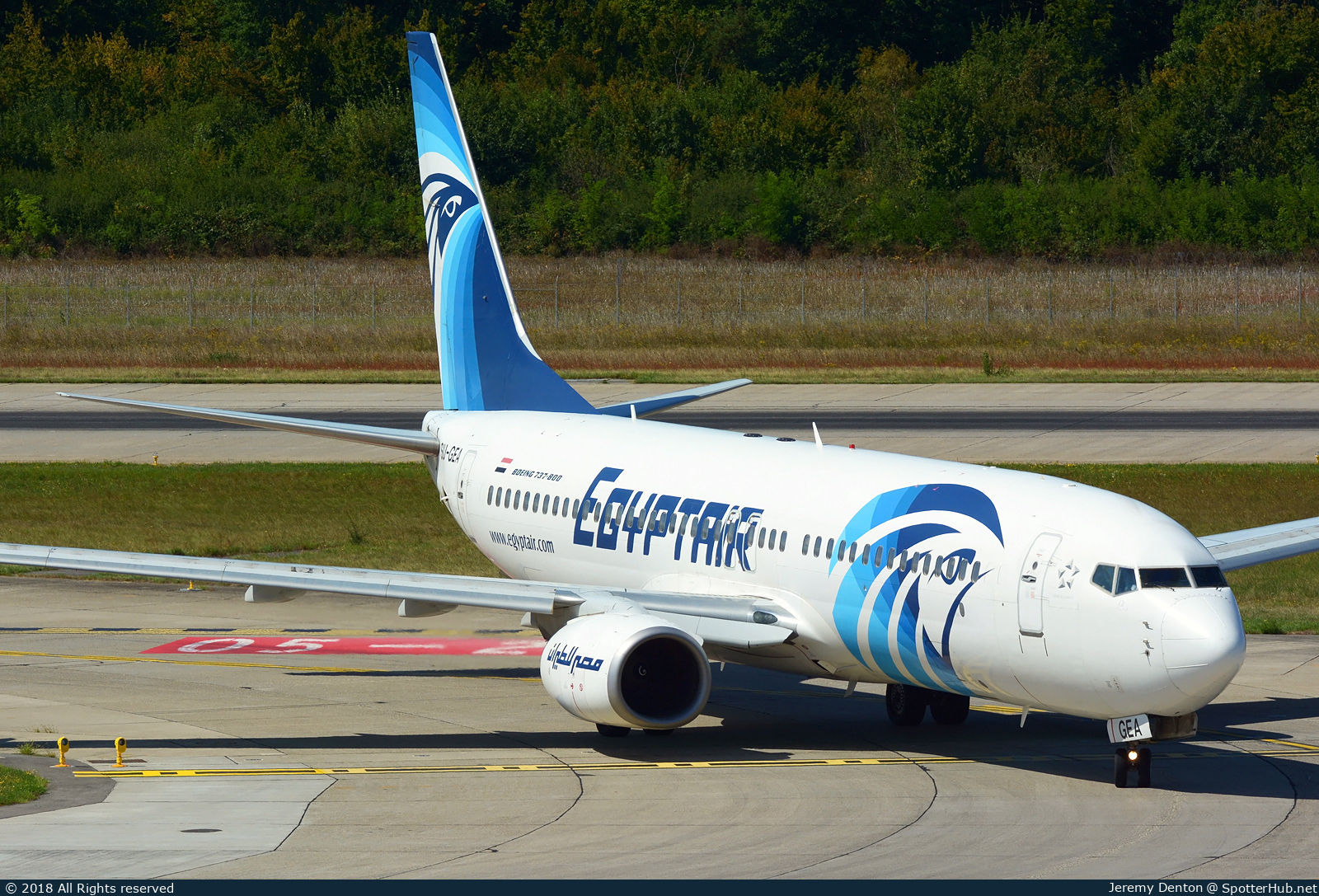 Photo of SU-GEA - Boeing 737-866 operated by Egyptair