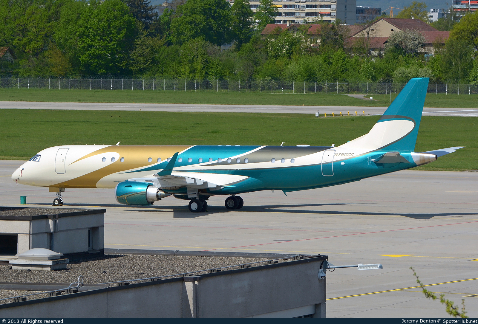 Photo of N760CC - Embraer Lineage 1000 operated by Challenger Management