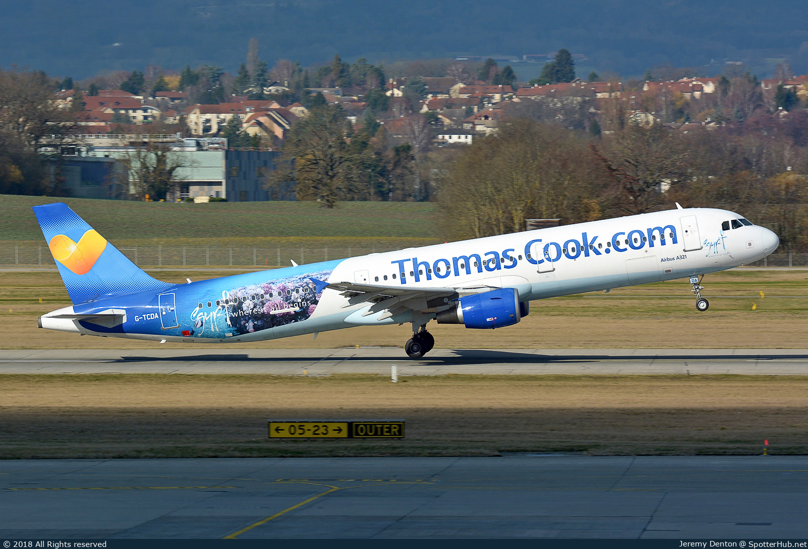 Photo of G-TCDA - Airbus A321-211 operated by Thomas Cook Airlines