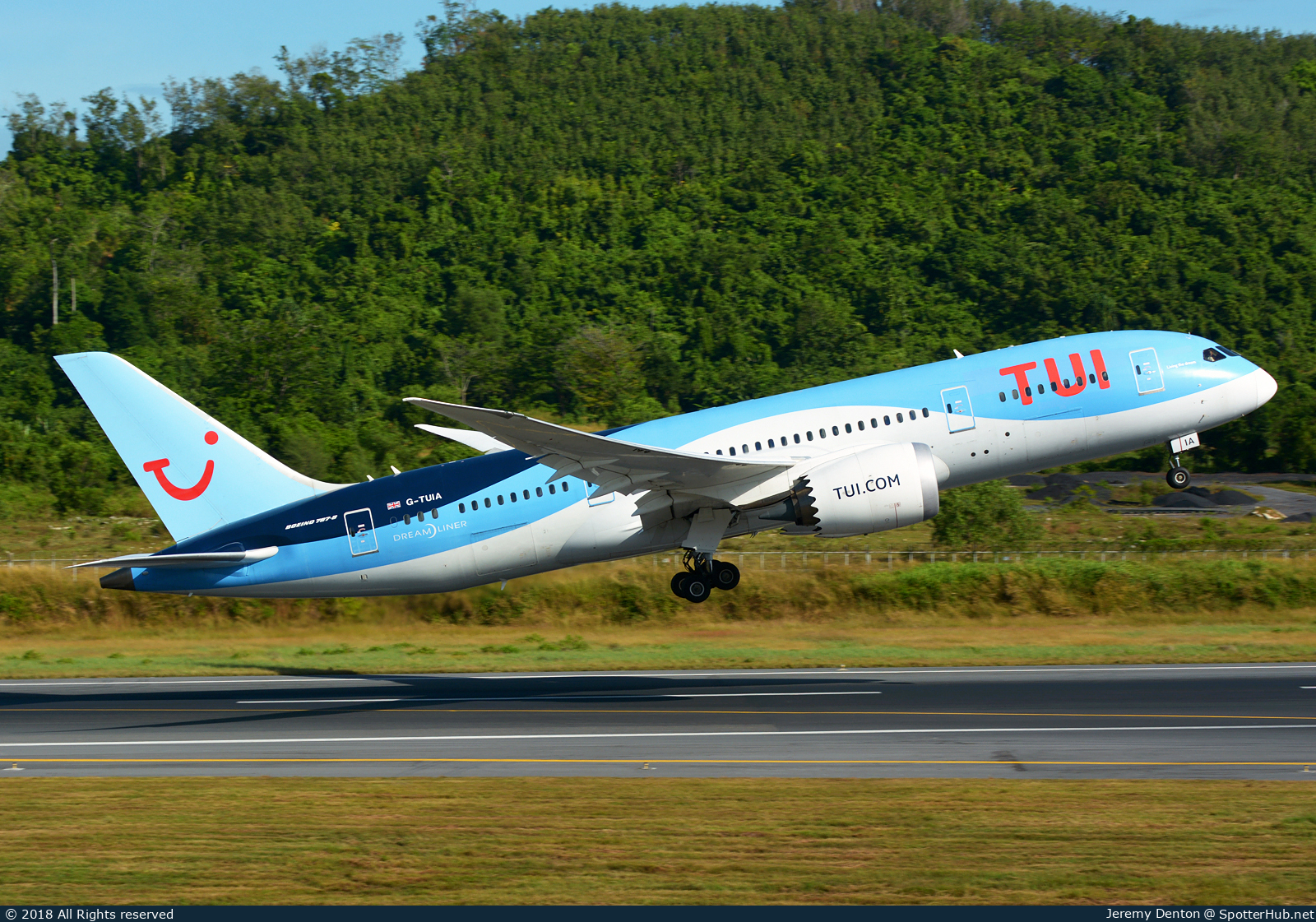 Photo of G-TUIA - Boeing 787-8 Dreamliner operated by TUI Airways