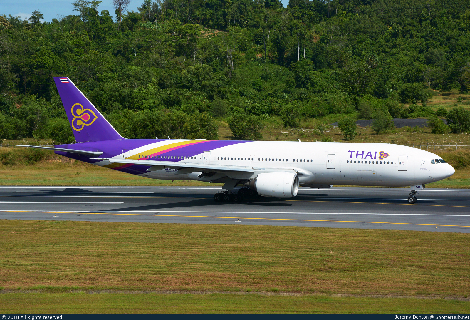 Photo of HS-TJW - Boeing 777-2D7(ER) operated by Thai Airways International