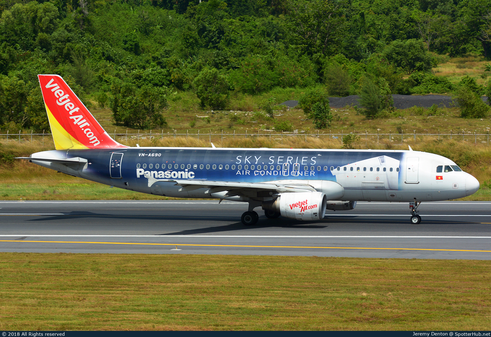 Photo of VN-A690 - Airbus A320-214 operated by VietJet Air