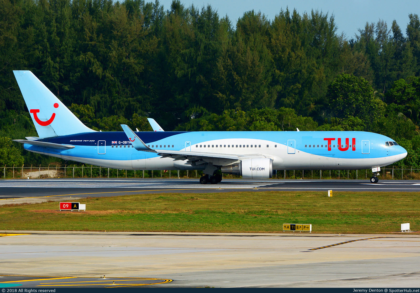Photo of G-OBYH - Boeing 767-304(ER) operated by TUI Airways