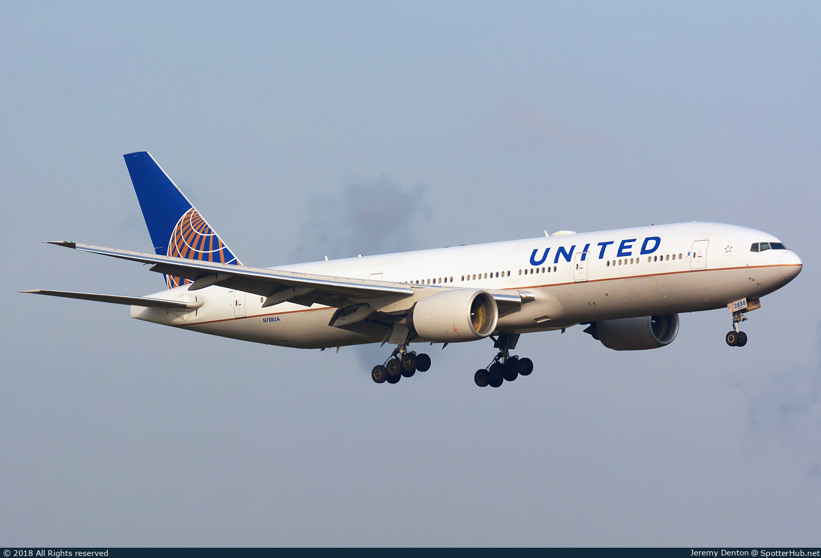Photo of N788UA - Boeing 777-222(ER) operated by United Airlines
