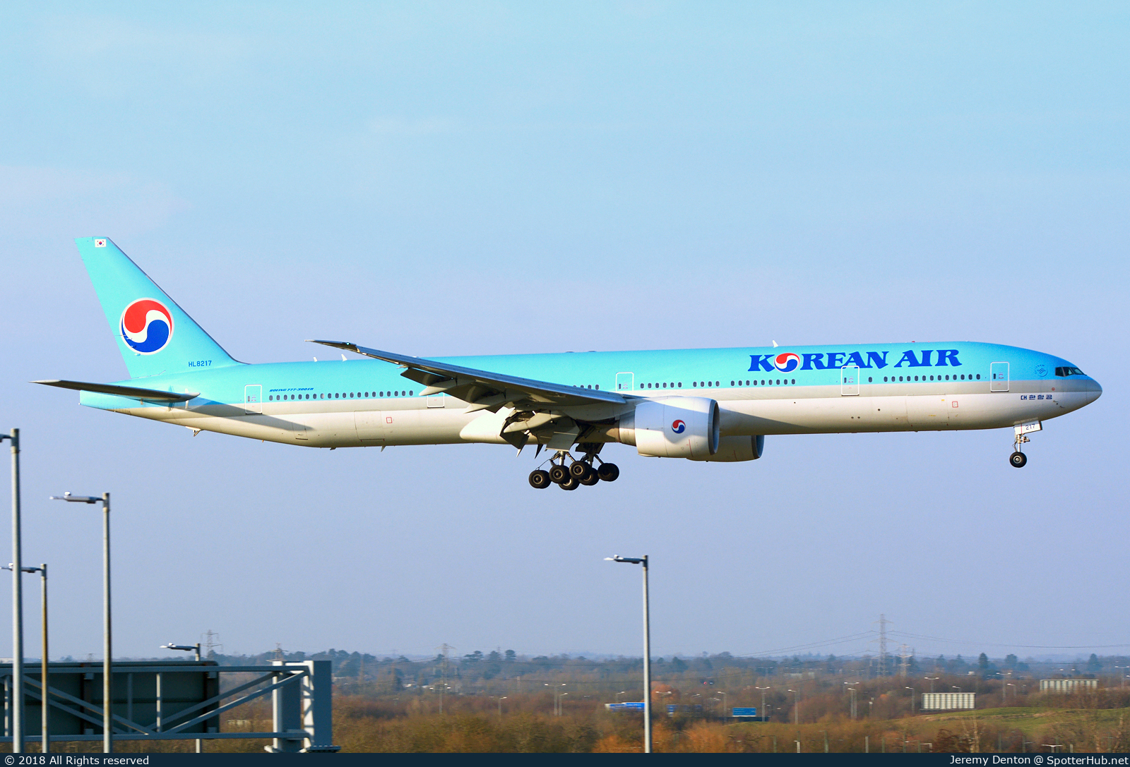 Photo of HL8217 - Boeing 777-3B5(ER) operated by Korean Air