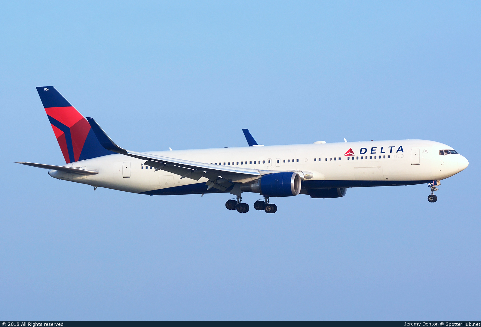 Photo of N176DZ - Boeing 767-332(ER) operated by Delta Air Lines