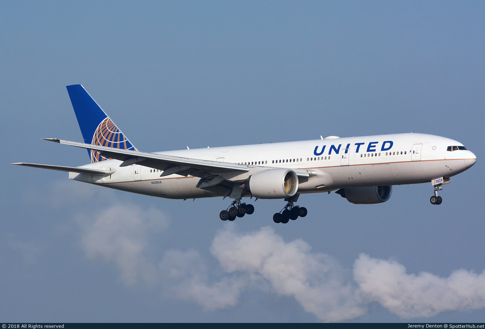 Photo of N228UA - Boeing 777-222(ER) operated by United Airlines
