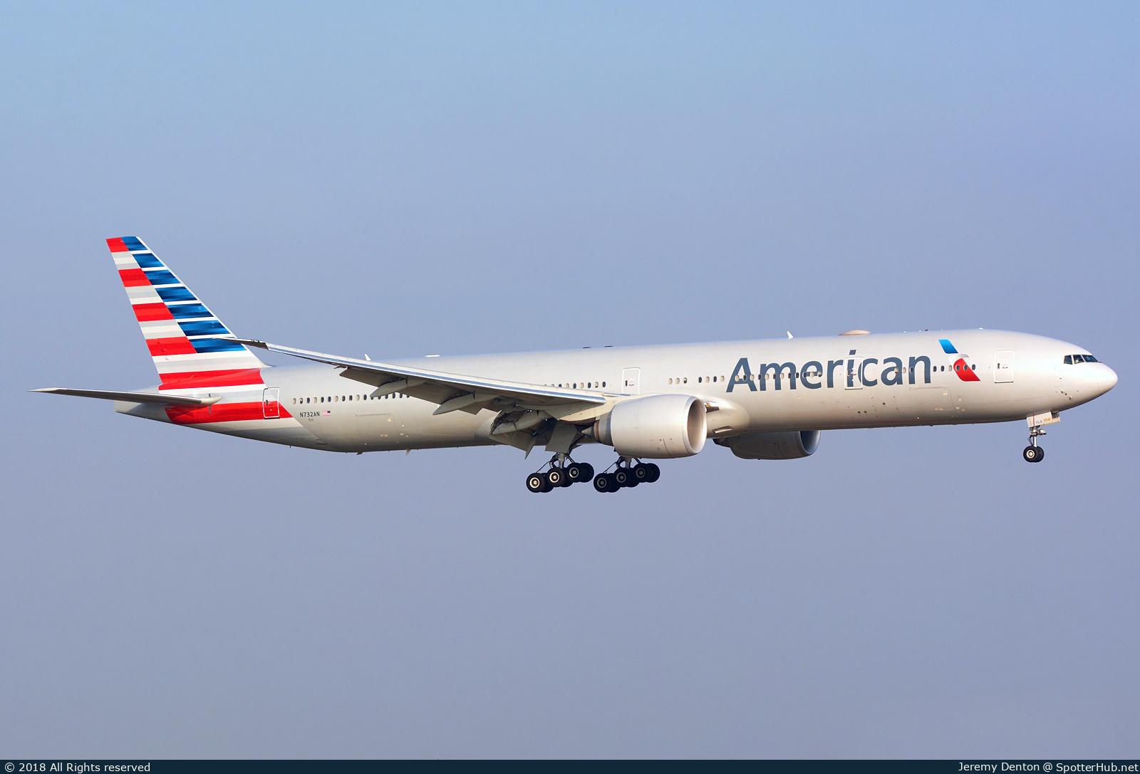 Photo of N732AN - Boeing 777-323(ER) operated by American Airlines