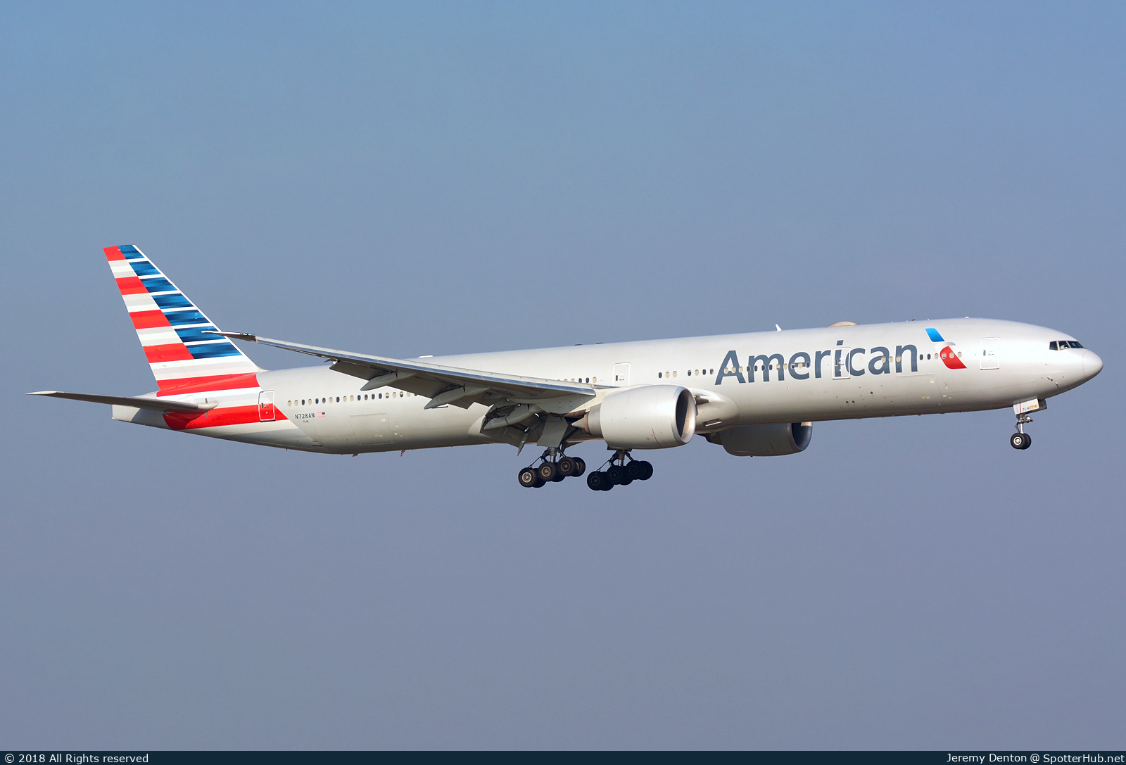 Photo of N728AN - Boeing 777-323(ER) operated by American Airlines