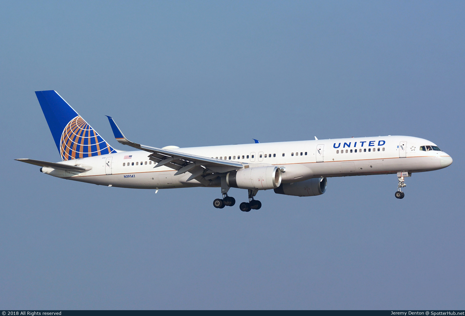 Photo of N19141 - Boeing 757-224 operated by United Airlines