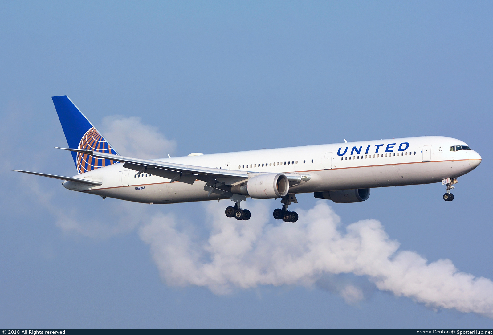Photo of N68061 - Boeing 767-424(ER) operated by United Airlines