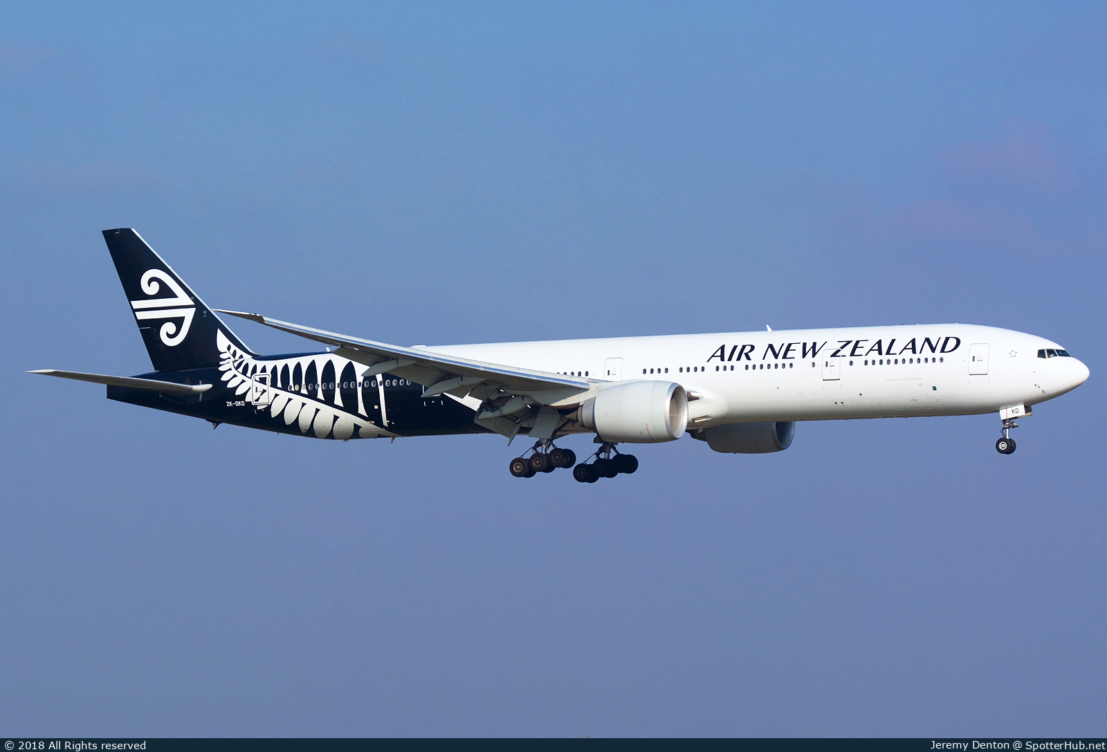 Photo of ZK-OKQ - Boeing 777-319(ER) operated by Air New Zealand