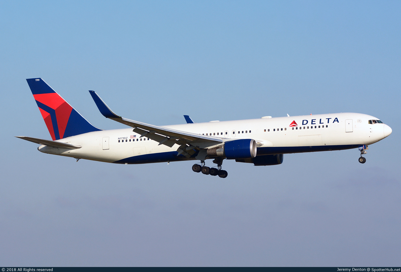 Photo of N171DZ - Boeing 767-332(ER) operated by Delta Air Lines
