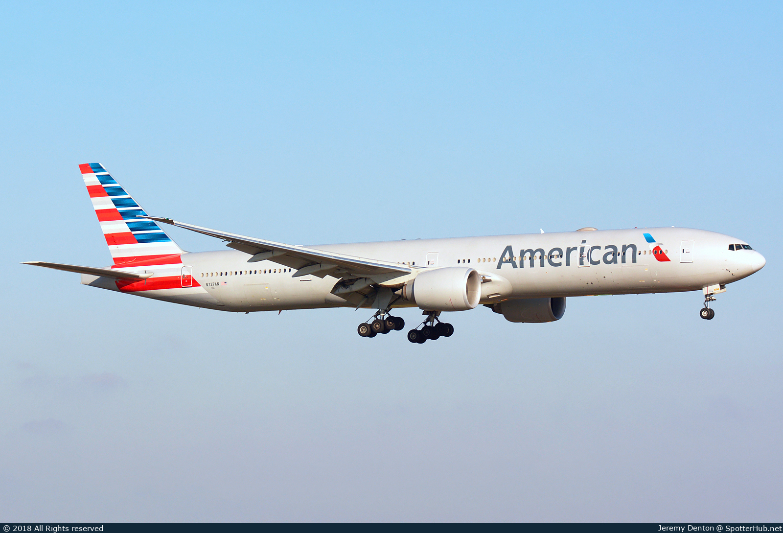 Photo of N727AN - Boeing 777-323(ER) operated by American Airlines