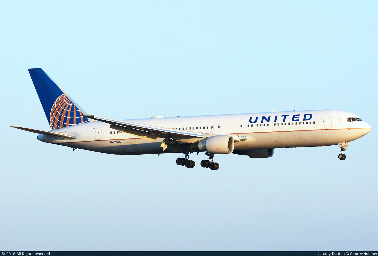 Photo of N659UA - Boeing 767-322(ER) operated by United Airlines