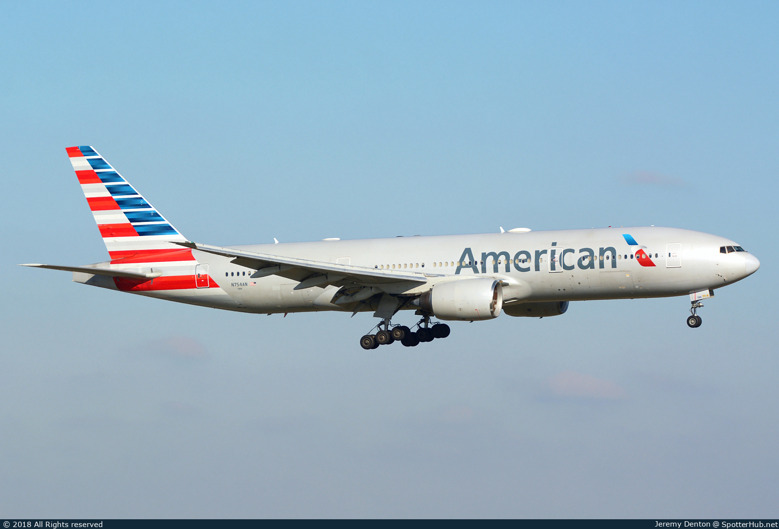 Photo of N754AN - Boeing 777-223(ER) operated by American Airlines