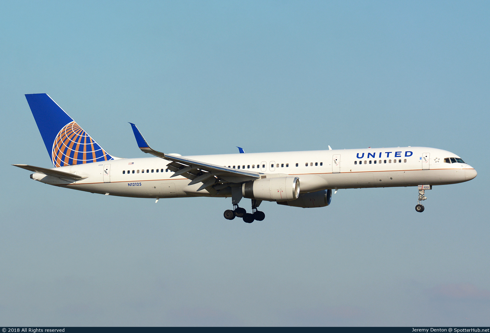Photo of N12125 - Boeing 757-224 operated by United Airlines