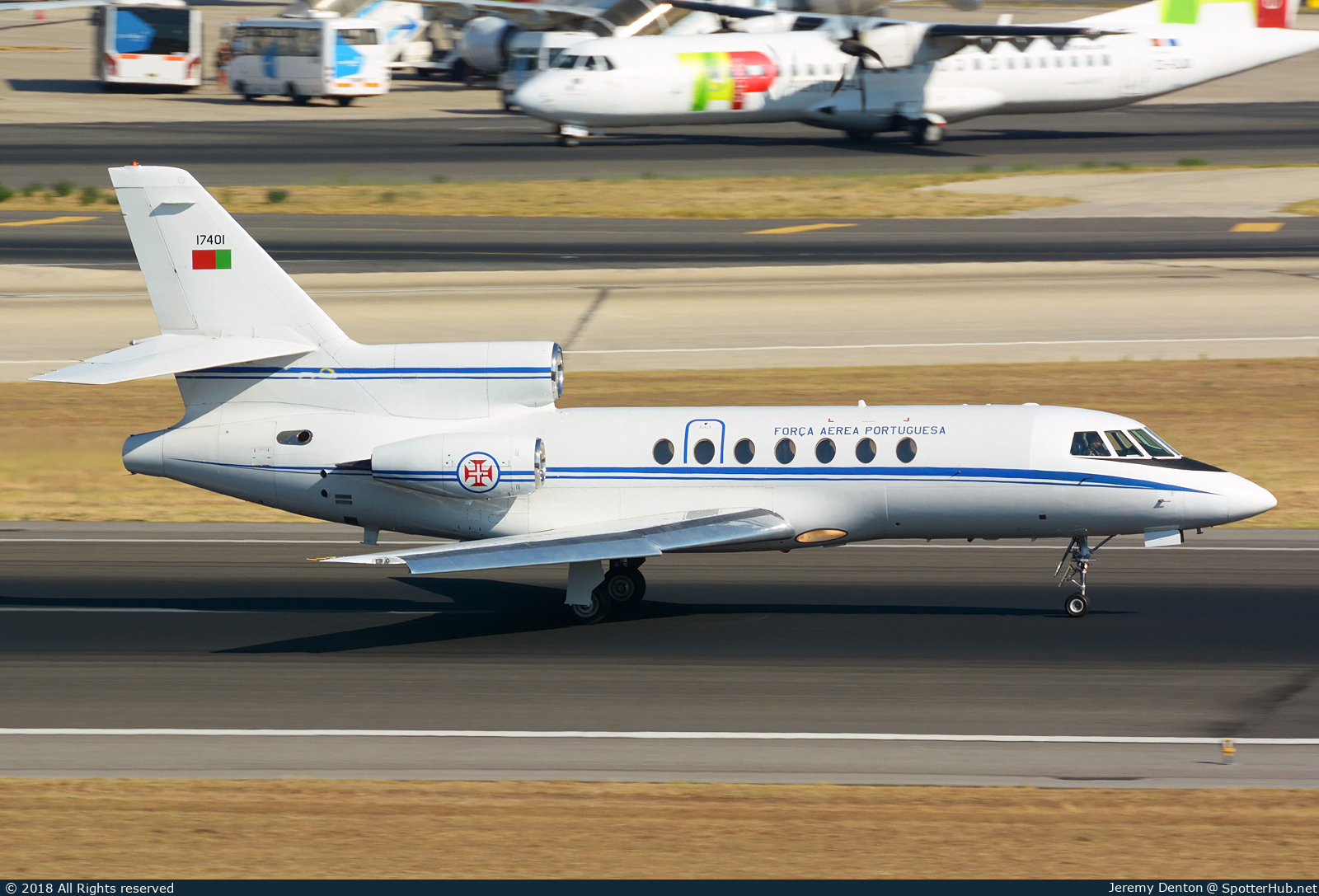 Photo of 17401 - Dassault Falcon 50 operated by Portuguese Air Force
