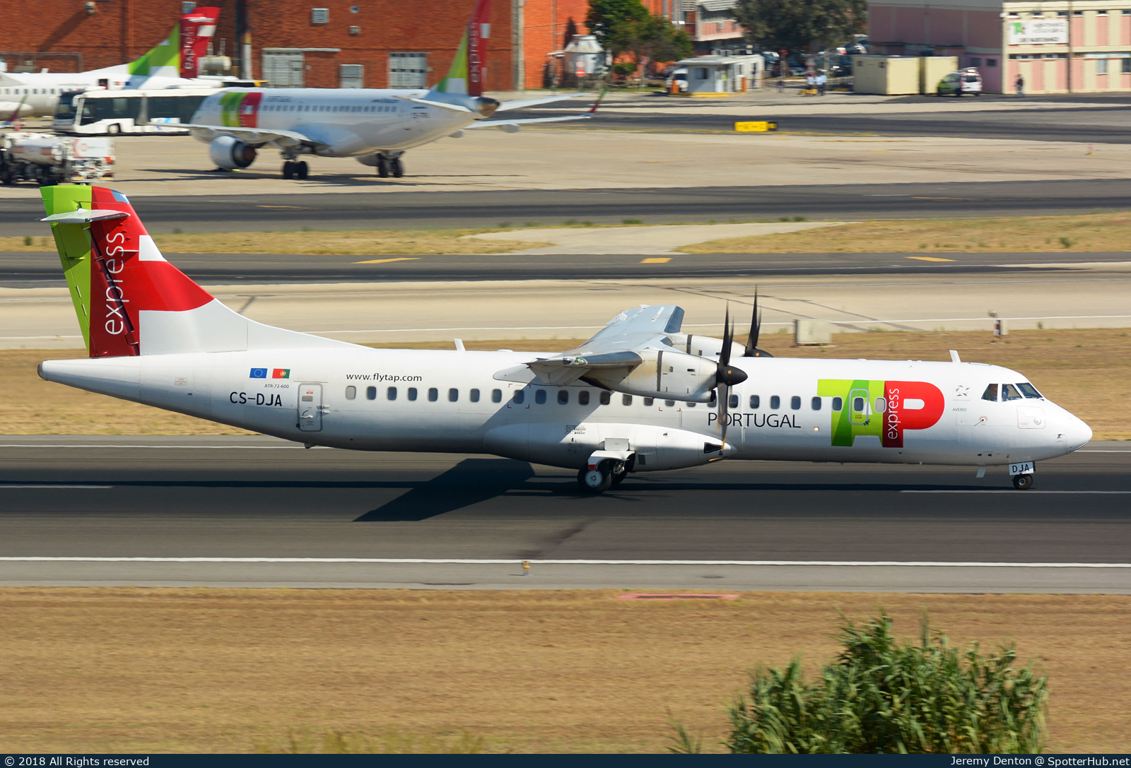 Photo of CS-DJA - ATR 72-600 operated by TAP Express (opb White Airways)
